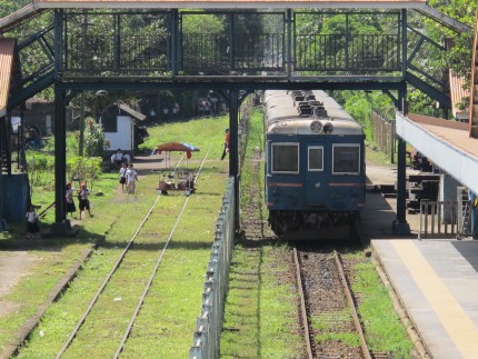 A commuter train in Naga City station